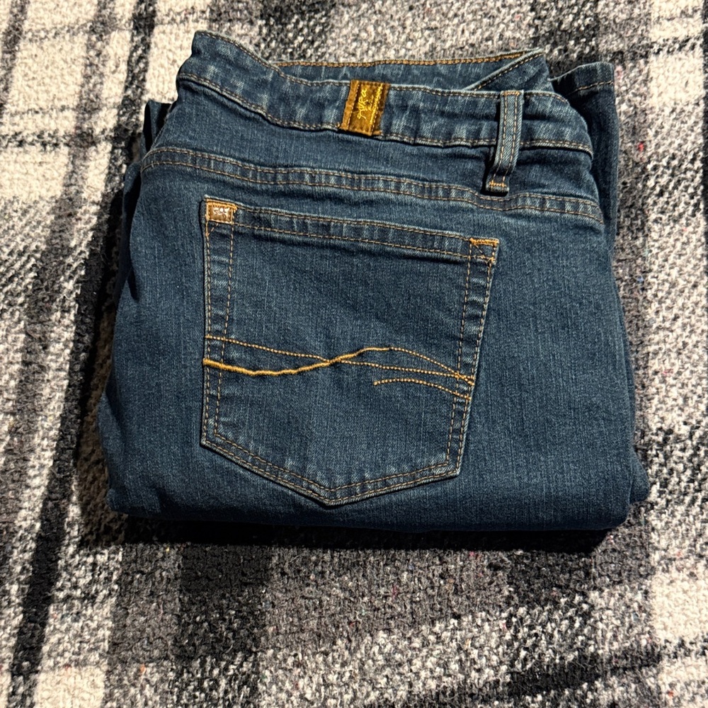 Wrangler Aura JeansDark Wash Denim Jeans with Contrast Gold Stitching